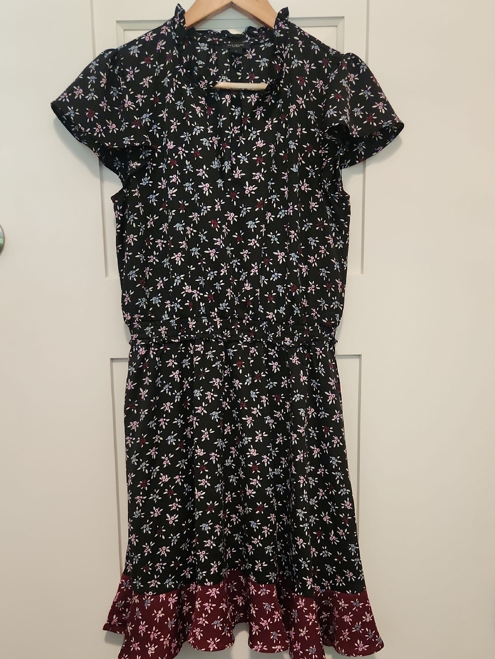 Ann Taylor Women's Floral Dress with Ruffle Hem Sz Small